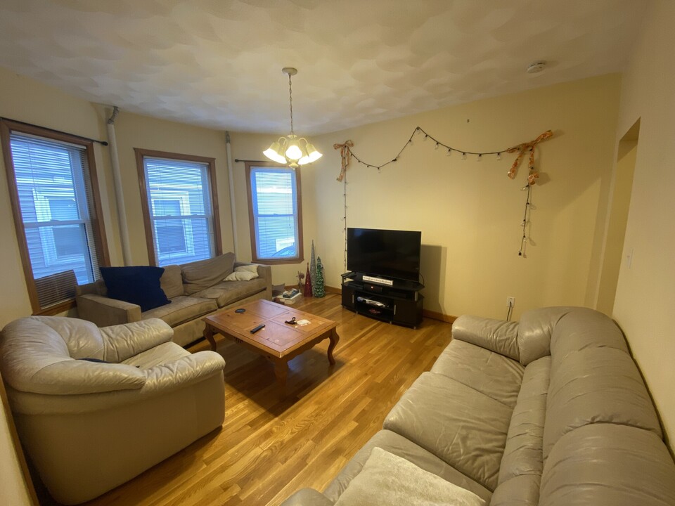 35 Hancock St, Unit 1 in Somerville, MA - Building Photo