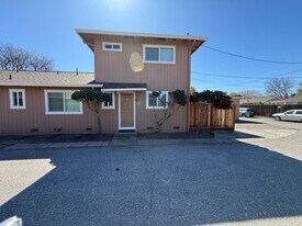 1329 Essex Way in San Jose, CA - Building Photo