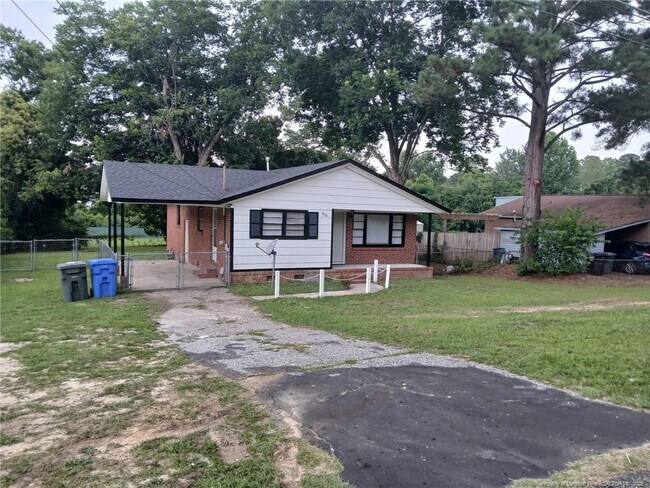 3934 Village Dr in Fayetteville, NC - Building Photo - Building Photo