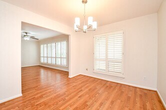 7719 Lacy Hill Dr in Houston, TX - Building Photo - Building Photo