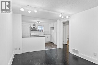 835 Moy Ave in Windsor, ON - Foto de edificio - Building Photo