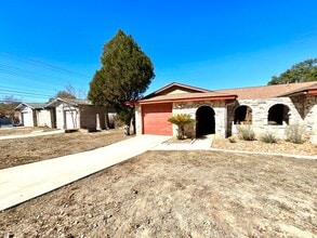 6905 Forest Meadow St in San Antonio, TX - Building Photo - Building Photo