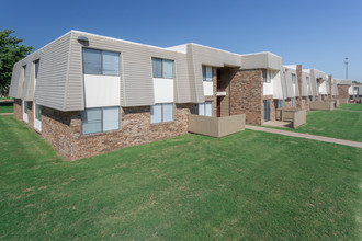 Briarwood Apartments in Woodward, OK - Foto de edificio - Building Photo