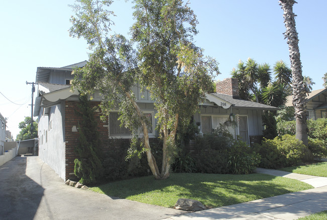 208 E Alhambra Rd