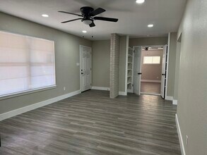 7907 Stagecoach Ln in San Antonio, TX - Building Photo - Building Photo