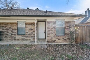 5821 Mansfield Rd in Arlington, TX - Building Photo