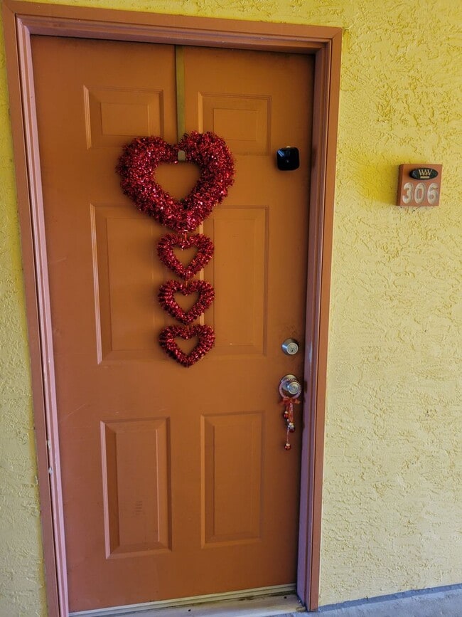 1 Bedroom / 1 Bath Condo in Gated Community. in Orlando, FL - Building Photo - Building Photo