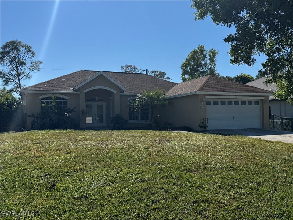 4649 Santiago Ln in Bonita Springs, FL - Building Photo