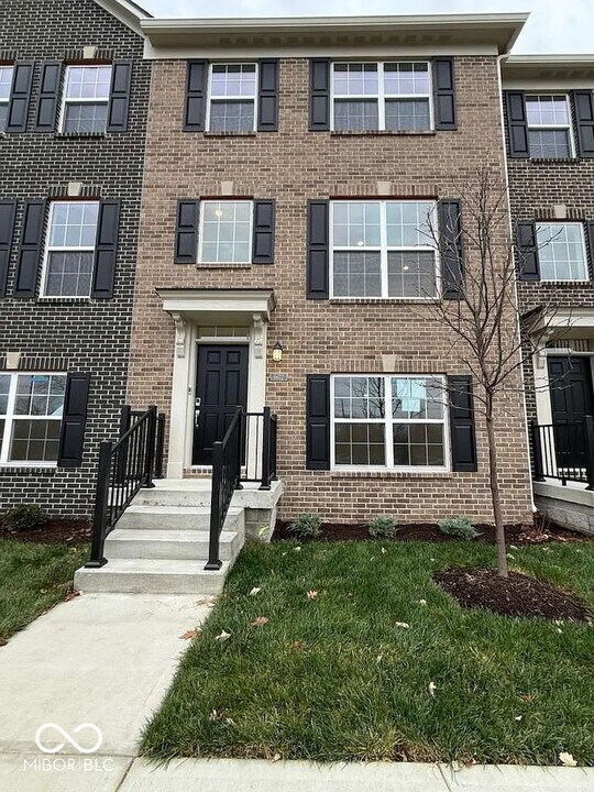 6672 Halsey St in Zionsville, IN - Building Photo