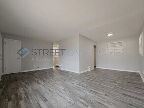 1052 Renshaw Dr in Ferguson, MO - Building Photo - Building Photo