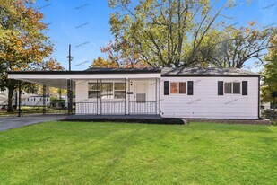 1100 Ozment Dr in Florissant, MO - Building Photo