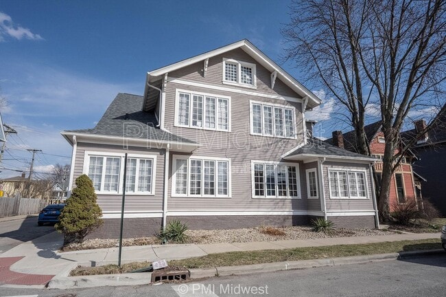 property at 125 E 17th St