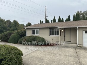 1326 Dowell Rd in Grants Pass, OR - Building Photo - Building Photo