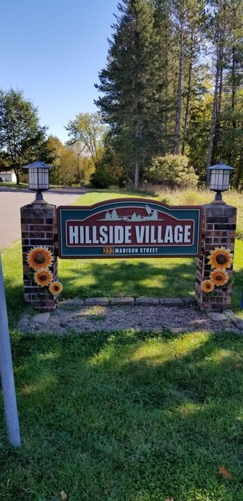 Hillside Village in Glidden, WI - Foto de edificio