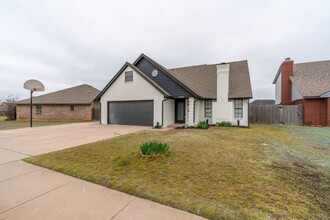 1104 N Avery Dr in Moore, OK - Building Photo - Building Photo