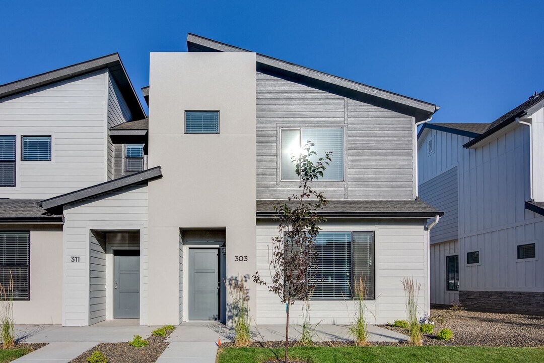338 S Echo Cyn Ave in Meridian, ID - Foto de edificio
