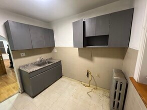 2408 E 77th St, Unit 2A in Chicago, IL - Building Photo - Building Photo