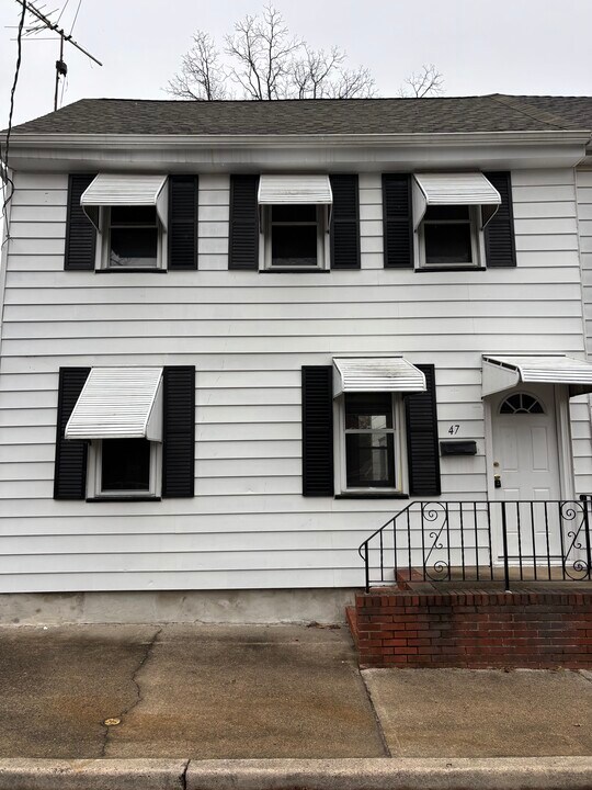 47 Buttonwood St in Mount Holly, NJ - Building Photo