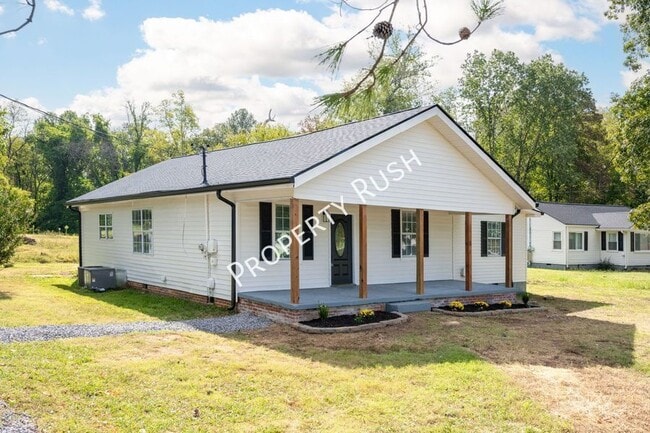 1522 Happy Valley Rd in Rossville, GA - Building Photo - Building Photo
