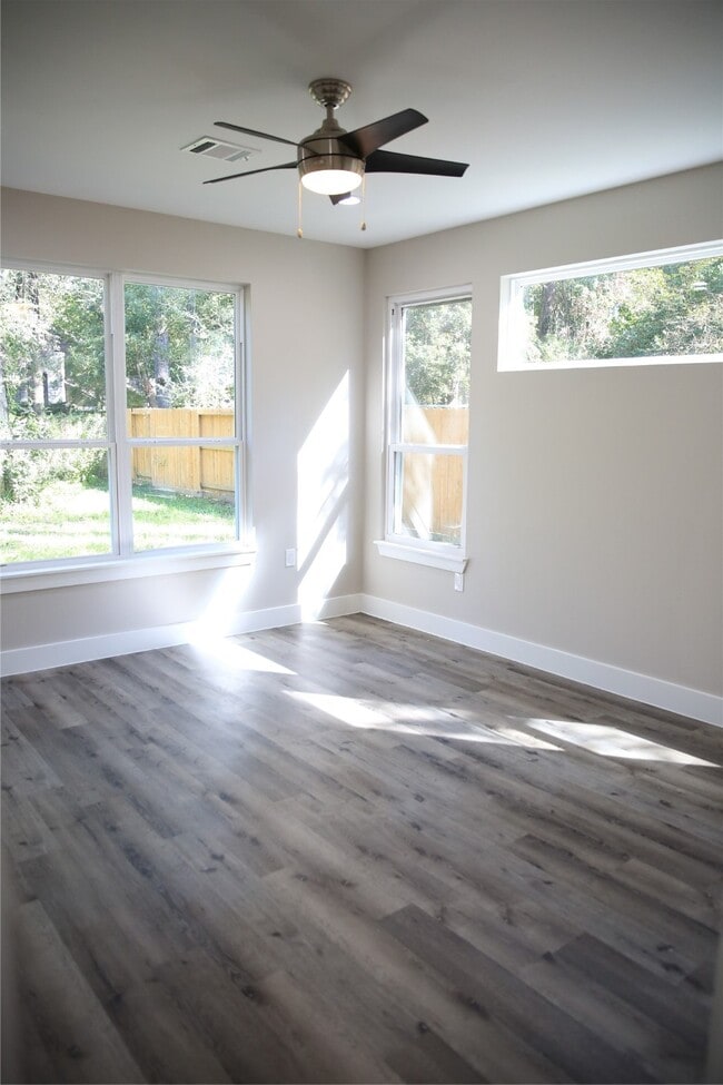 property at 637 Foxcroft Park