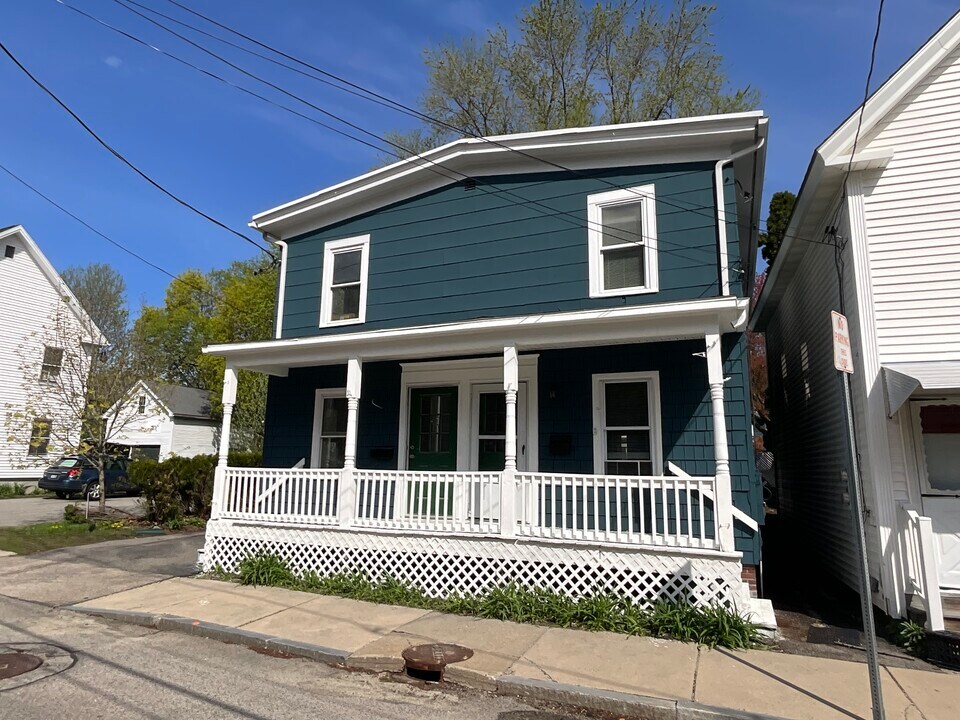 10 Twombly St in Dover, NH - Building Photo