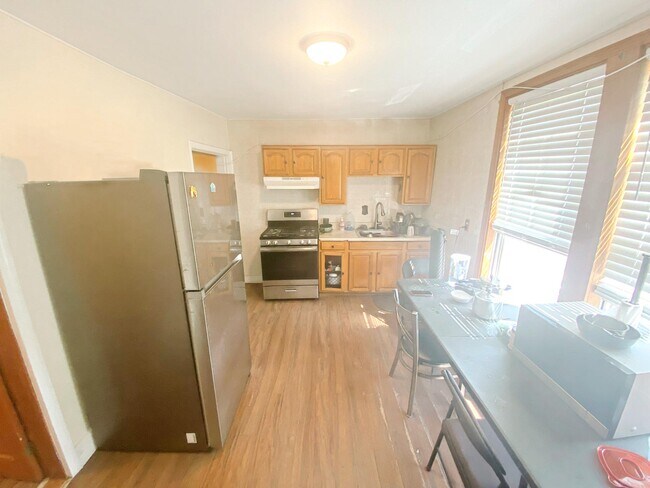 739 Parker St, Unit 2 in Boston, MA - Building Photo - Building Photo