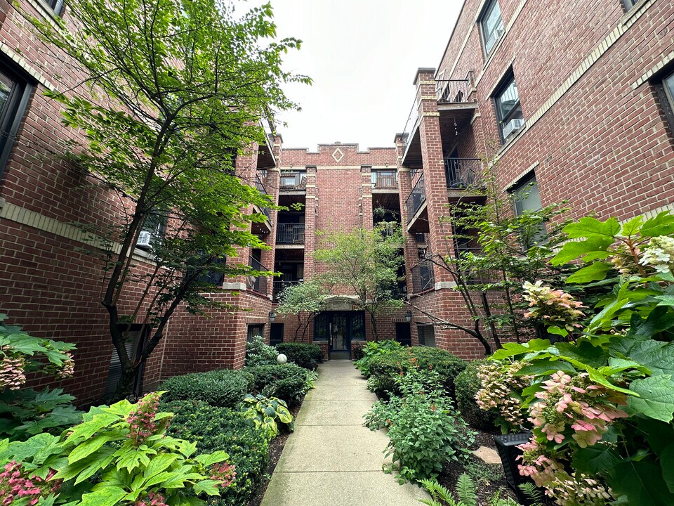 2110 N Seminary Ave in Chicago, IL - Building Photo