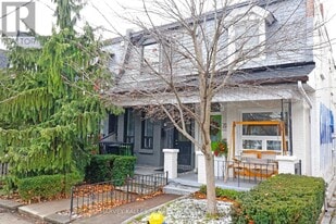 202 Claremont St in Toronto, ON - Building Photo