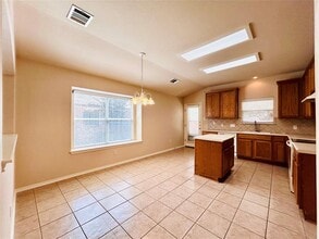 468 Clarence Ct in Buda, TX - Building Photo - Building Photo