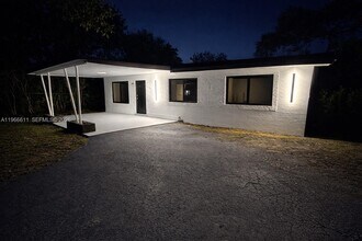 6849 SW 12th St in Pembroke Pines, FL - Building Photo - Building Photo