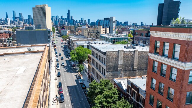 1278 N Milwaukee Ave in Chicago, IL - Building Photo - Building Photo