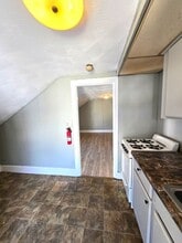 36 Hilton St, Unit Unit 3R in Pawtucket, RI - Building Photo - Building Photo