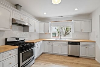 2435 Houston St in Los Angeles, CA - Building Photo - Building Photo