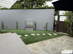 2030 Ocean Park Blvd in Santa Monica, CA - Building Photo - Building Photo