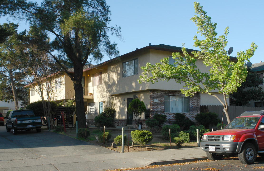 860 El Cerrito Way in Gilroy, CA - Building Photo