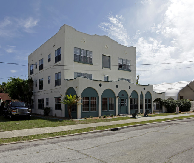 422 Julia St in Titusville, FL - Foto de edificio - Building Photo