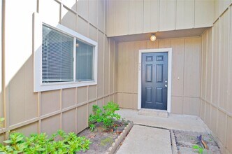 745 Otter Creek Dr in La Porte, TX - Building Photo - Building Photo