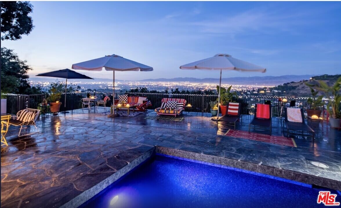 8147 Mulholland Terrace in Los Angeles, CA - Building Photo