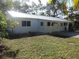 1538 NE 131st Ln in North Miami, FL - Building Photo