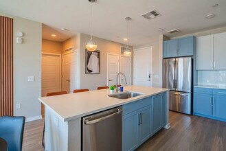 777 E Stella Ln in Phoenix, AZ - Building Photo - Building Photo