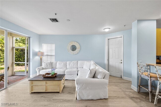 1305 Sweetwater Cove in Naples, FL - Building Photo - Building Photo