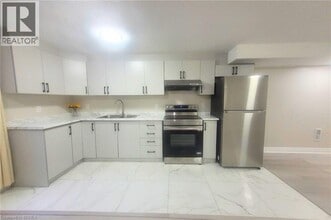 22 Ian Ormston Dr in Kitchener, ON - Building Photo - Building Photo