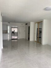 10185 Collins Ave, Unit 1022 in Bal Harbour, FL - Foto de edificio - Building Photo