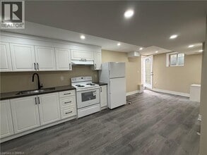 116 Blackburn Dr in Brantford, ON - Building Photo - Building Photo