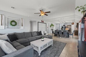 1104 Hillrose Dr in Leander, TX - Foto de edificio - Building Photo