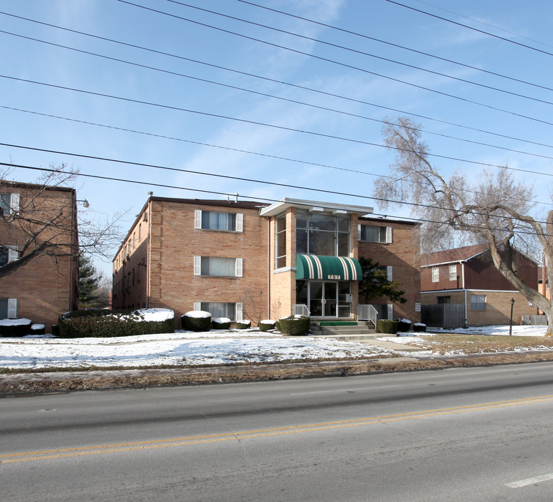 530 - JAMES PLAZA in Columbus, OH - Building Photo