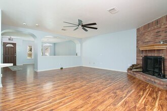 8426 Cross Spring in San Antonio, TX - Building Photo - Building Photo