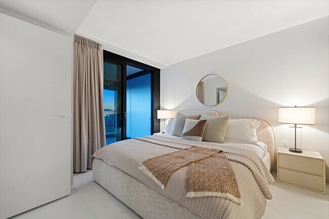 1033 Nelson St. in Vancouver, BC - Building Photo - Building Photo