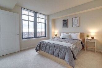 550 14th Rd S in Arlington, VA - Foto de edificio - Building Photo