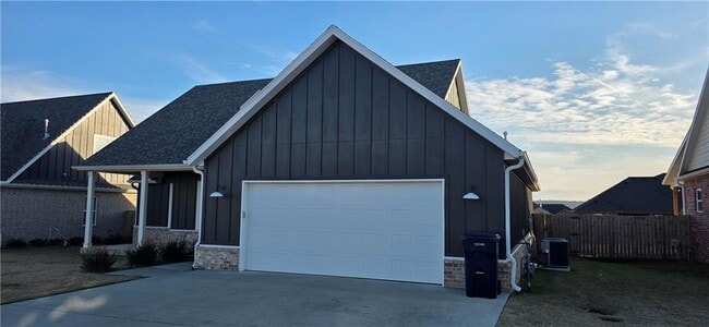 941 Petit Jean St in Prairie Grove, AR - Foto de edificio - Building Photo